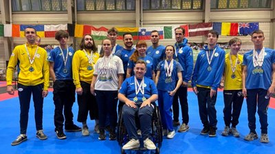 Сум’яни з медалями чемпіонату світу з паракарате.