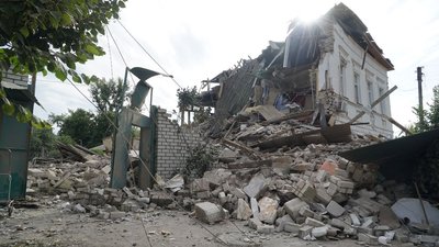 "Ми все життя будували цей будинок", —харків'яни, яких врятували з-під завалів після обстрілу РФ