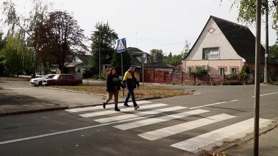 У Чернігові до 400 людей з частковим чи повним порушенням зору: як їм живеться у місті та з якими проблемами стикаються