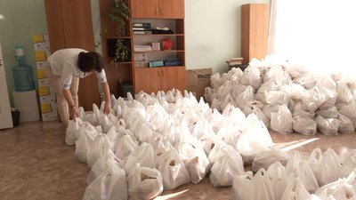 У Черкасах роздають безоплатні продуктові набори деяким категоріям населення