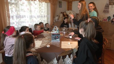 Як жителі Уторопів на Івано-Франківщині готують великодні страви на передову Як жителі Уторопів на Івано-Франківщині готують великодні страви на передову