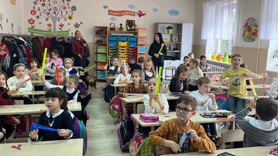 Акцію "Засвітись у темряві" провели патрульні поліцейські для школярів в Ужгороді Акцію "Засвітись у темряві" провели патрульні поліцейські для школярів в Ужгороді