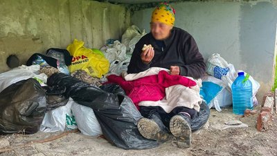 бомж, смітник, безпритульна