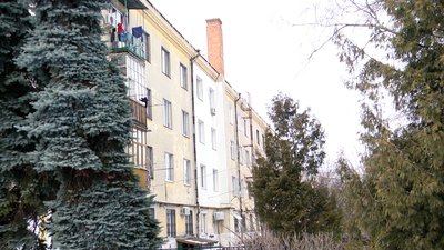 У Житомирі через підготовчі роботи з будівництва багатоповерхівки сусідній будинок почав руйнуватися У Житомирі через підготовчі роботи з будівництва багатоповерхівки сусідній будинок почав руйнуватися