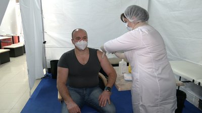 Третю, бустерну, дозу вакцини від коронавірусу у Чернігові отримала 231 людина Третю, бустерну, дозу вакцини від коронавірусу у Чернігові отримала 231 людина