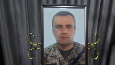 Загинув за місяць на передовій: у Хмельницькому попрощалися із Віктором Вавринчуком