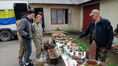 На Тернопільщині проводять військово-патріотичний вишкіл На Тернопільщині проводять військово-патріотичний вишкіл