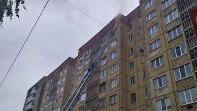 Пожежа у квартирі в Луцьку: з дев'ятого поверху евакуювали чоловіка Пожежа у квартирі в Луцьку: з дев'ятого поверху евакуювали чоловіка