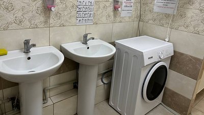 В ужгородській школі третій місяць живуть вимушені переселенці В ужгородській школі третій місяць живуть вимушені переселенці