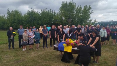 У Буринській громаді на Сумщині поховали військового Юрія Дорошенка У Буринській громаді на Сумщині поховали військового Юрія Дорошенка