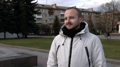 "Уявіть наше життя під час війни без слогана "Путін ...": стендап-комік Павло Євчук з Рівного про матюки на сцені "Уявіть наше життя під час війни без слогана "Путін ...": стендап-комік Павло Євчук з Рівного про матюки на сцені