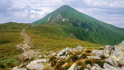40 хвилин реанімували. У Карпатах під час сходження на Говерлу загинув турист з Києва