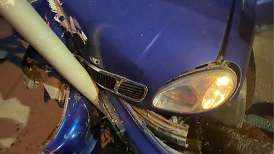 У Львові нетверезий водій в'їхав у електроопору неподалік пішохідного переходу У Львові нетверезий водій в'їхав у електроопору неподалік пішохідного переходу