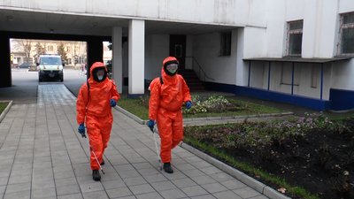 У Сватовому фахівці провели дезінфекцію приміщення районної ради та стадіона "Стожари"