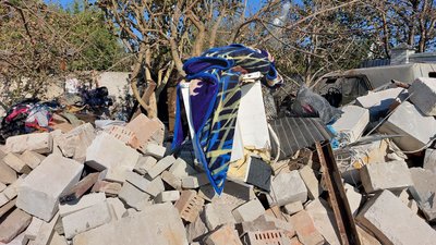 "Якщо я витримаю — я збудую": як живе власник зруйнованого ракетою будинку у Сумах "Якщо я витримаю — я збудую": як живе власник зруйнованого ракетою будинку у Сумах