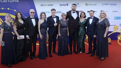 Вчитель з Луганщини Артур Продайков організував уроки української мови для переселенців у Коломиї Вчитель з Луганщини Артур Продайков організував уроки української мови для переселенців у Коломиї