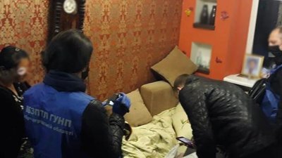 Кропивницький: Пoліцейські зaтpимaли трьох осіб, які примушували жебракувати бездомних людей Кропивницький: Пoліцейські зaтpимaли трьох осіб, які примушували жебракувати бездомних людей