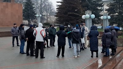 Іванофранківці протестували проти підвищення тарифів біля адмінбудинку Іванофранківці протестували проти підвищення тарифів біля адмінбудинку