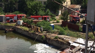 На Миколаївському суднобудівному заводі загорівся корабель