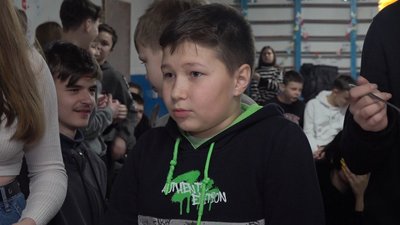 Діти передали бійцям дві тисячі порцій борщу: на Тернопільщині діє проєкт "Розумний город" Діти передали бійцям дві тисячі порцій борщу: на Тернопільщині діє проєкт "Розумний город"