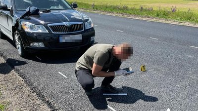 Стрілянина на трасі на Херсонщині: ДБР з'ясовує обставини події Стрілянина на трасі на Херсонщині: ДБР з'ясовує обставини події