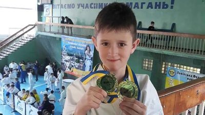 2 золота на чемпіонаті України здобув прикарпатський каратист із ДЦП Андрій Лагойда