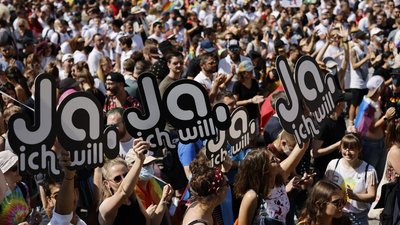 Понад 60%. Швейцарці на референдумі підтримали легалізацію одностатевих шлюбів