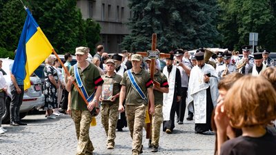 В Ужгороді попрощалися із полеглим на війні Євгенієм Красовським В Ужгороді попрощалися із полеглим на війні Євгенієм Красовським