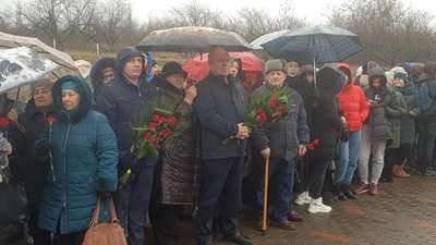 У Харкові вшановують пам'ять розстріляних у Дробицькому яру У Харкові вшановують пам'ять розстріляних у Дробицькому яру