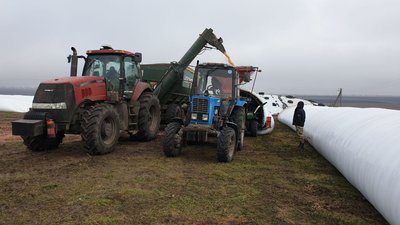 Аграрії Кіровоградщини отримали рукава для зберігання зерна