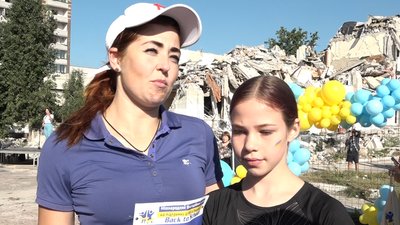 Більше трьохсот житомирян взяли участь у міжнародному благодійному забігу "Back to School" Більше трьохсот житомирян взяли участь у міжнародному благодійному забігу "Back to School"