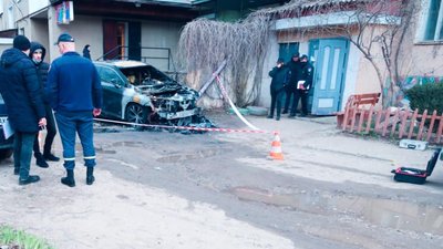 У Городенці на Прикарпатті вночі підпалили авто У Городенці на Прикарпатті вночі підпалили авто