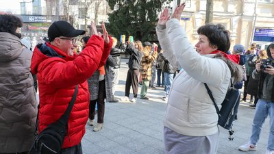 У Житомирі на Михайлівській провели акцію, щоб підтримати людей з синдромом Дауна У Житомирі на Михайлівській провели акцію, щоб підтримати людей з синдромом Дауна