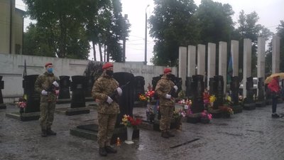 У Сумах відкрили пам'ятник загиблому комбригу Євгену Коростельову У Сумах відкрили пам'ятник загиблому комбригу Євгену Коростельову