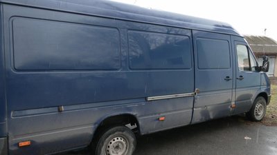 Волонтерський бус Наталії Беренди з Хмельниччини їздить на передову з 2014 року Волонтерський бус Наталії Беренди з Хмельниччини їздить на передову з 2014 року