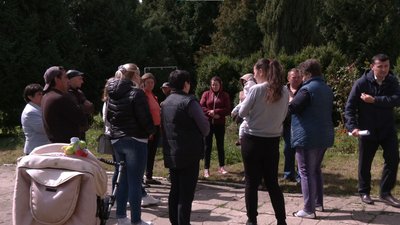 Мешканці села виступили проти закриття школи Мешканці села виступили проти закриття школи