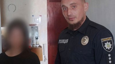 Працівник поліції та неповнолітня жителька Харкова