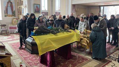 "Якщо не дасте повістку, я тут намет поставлю". У Сумах попрощалися з захисником Русланом Іваненком "Якщо не дасте повістку, я тут намет поставлю". У Сумах попрощалися з захисником Русланом Іваненком