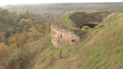 Старовинна фортеця на Хмельниччині — в аварійному стані. Хто та як хоче її врятувати