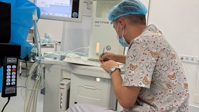 Лікар з Волині допомагав колегам прифронтової лікарні в Павлограді