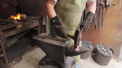 “Успішні, бо незалежні”: історія Валентина Бабія з Вінниччини, який 30 років працює ковалем “Успішні, бо незалежні”: історія Валентина Бабія з Вінниччини, який 30 років працює ковалем