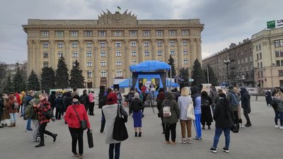 "Тидищ за права": працівники театрів вийшли з концертом у центр Харкова "Тидищ за права": працівники театрів вийшли з концертом у центр Харкова