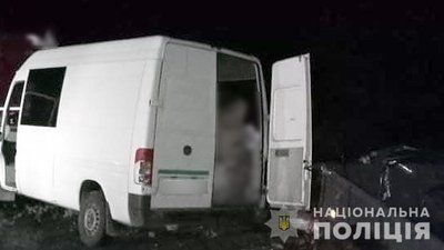 На Полтавщині перекинувся мікроавтобус: троє людей травмувалися