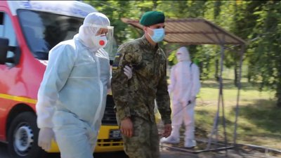 У польовому центрі працюють також сестринські бригади з Львова та Одеси. Фото: знімок екрану з відео академії Держприкордонслужби У польовому центрі працюють також сестринські бригади з Львова та Одеси. Фото: знімок екрану з відео академії Держприкордонслужби
