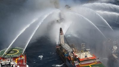 У Мексиканській затоці вибухнула газова платформа, дві людини загинули, вісім дістали поранення