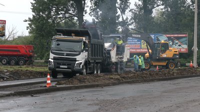 Будівництво кільця у Рівному: підрядник пояснив, чому не перекрили рух