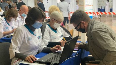 У Тернополі розпочав роботу тимчасовий центр вакцинації