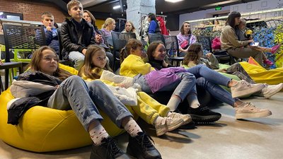 Безкоштовні вечори кіно та мультиків зі смаколиками організували для переселенців у Вінниці Безкоштовні вечори кіно та мультиків зі смаколиками організували для переселенців у Вінниці