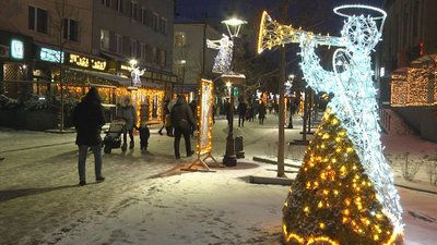 "Місто різдвяних янголів", панно і витинанки: як прикрасили Луцьк до зимових свят "Місто різдвяних янголів", панно і витинанки: як прикрасили Луцьк до зимових свят