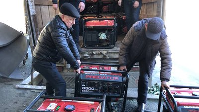 Миколаївські волонтери отримали допомогу для військових та переселенців Миколаївські волонтери отримали допомогу для військових та переселенців